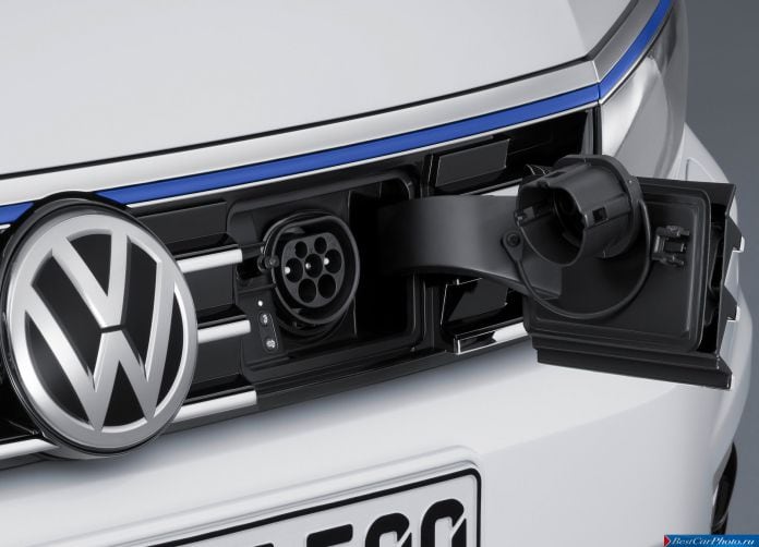 2015 Volkswagen Passat GTE - фотография 12 из 15 2015 Volkswagen Passat GTE - фотография 12 из 15