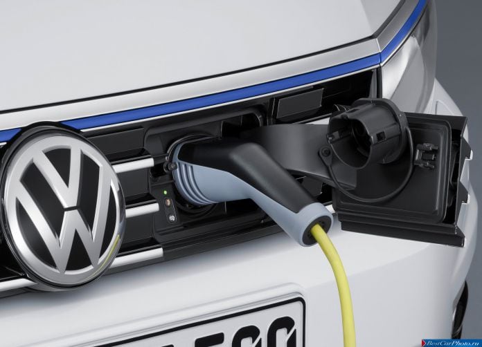2015 Volkswagen Passat GTE - фотография 13 из 15 2015 Volkswagen Passat GTE - фотография 13 из 15