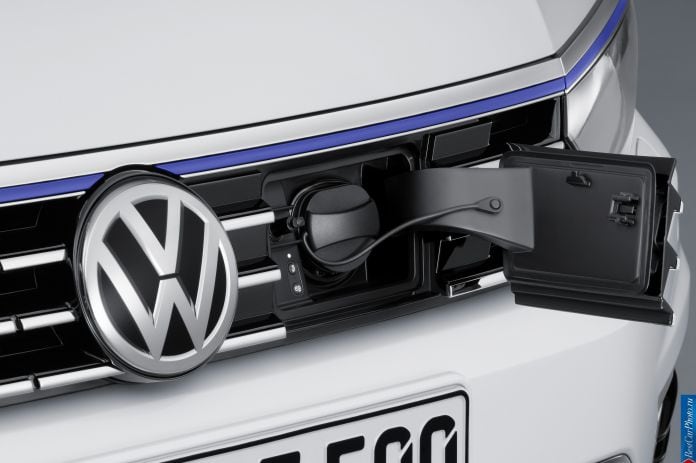 2015 Volkswagen Passat Variant GTE - фотография 7 из 12 2015 Volkswagen Passat Variant GTE - фотография 7 из 12