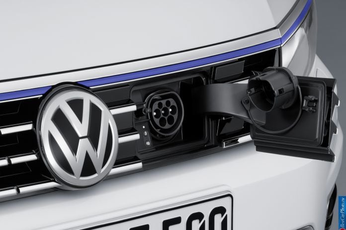 2015 Volkswagen Passat Variant GTE - фотография 8 из 12 2015 Volkswagen Passat Variant GTE - фотография 8 из 12