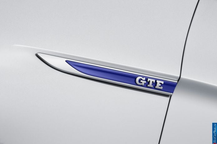 2015 Volkswagen Passat Variant GTE - фотография 10 из 12
