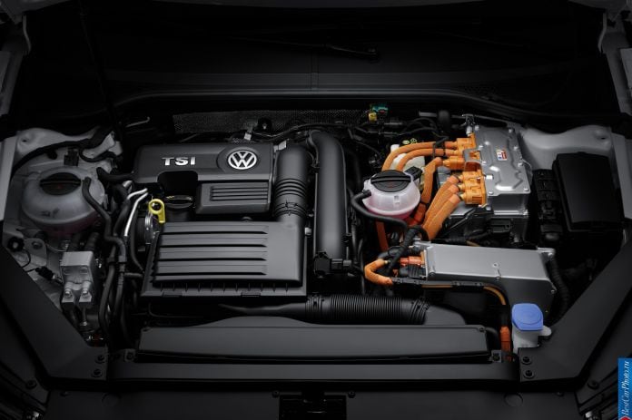 2015 Volkswagen Passat Variant GTE - фотография 11 из 12