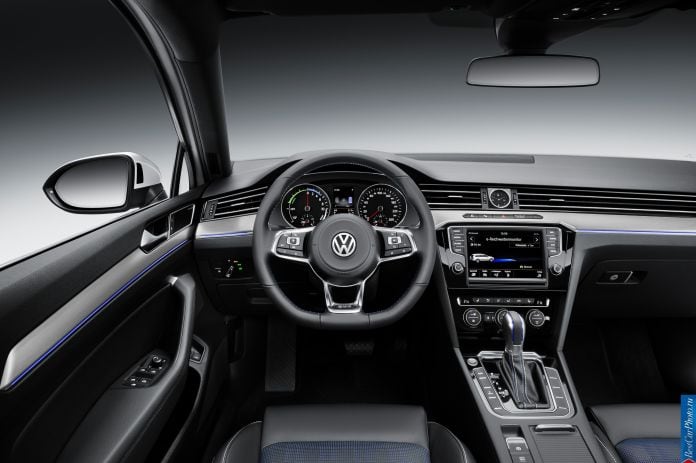 2015 Volkswagen Passat Variant GTE - фотография 12 из 12 2015 Volkswagen Passat Variant GTE - фотография 12 из 12