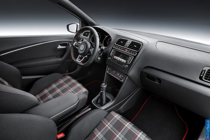 2015 Volkswagen Polo GTI - фотография 18 из 21 2015 Volkswagen Polo GTI - фотография 18 из 21
