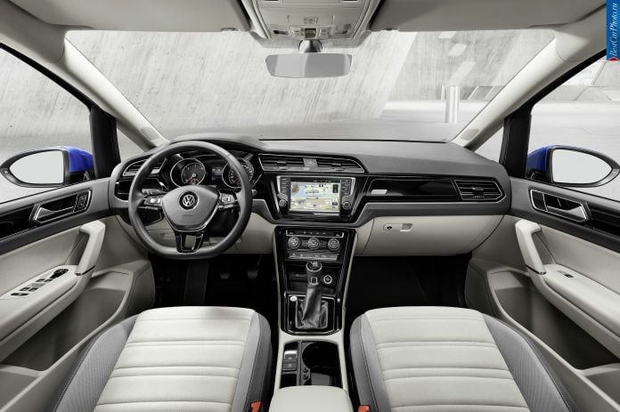2015 Volkswagen Touran - фотография 11 из 12 2015 Volkswagen Touran - фотография 11 из 12