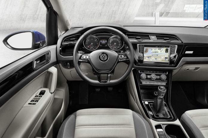 2015 Volkswagen Touran - фотография 12 из 12