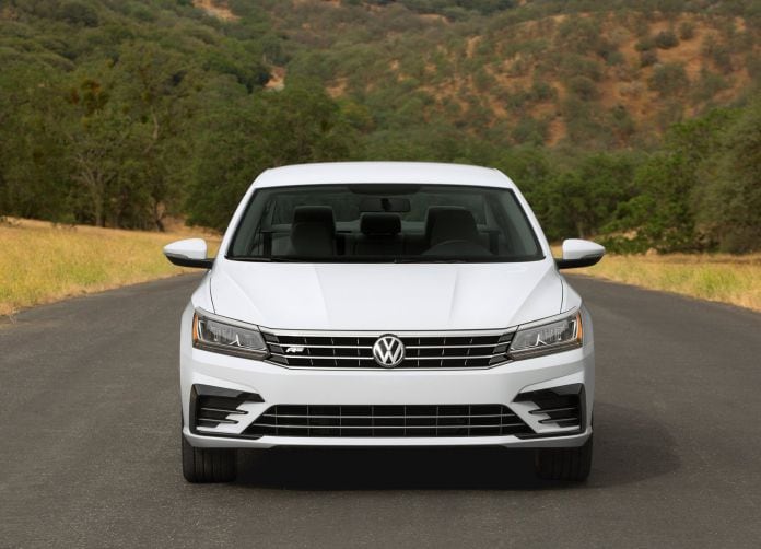2016 Volkswagen Passat US - фотография 23 из 30