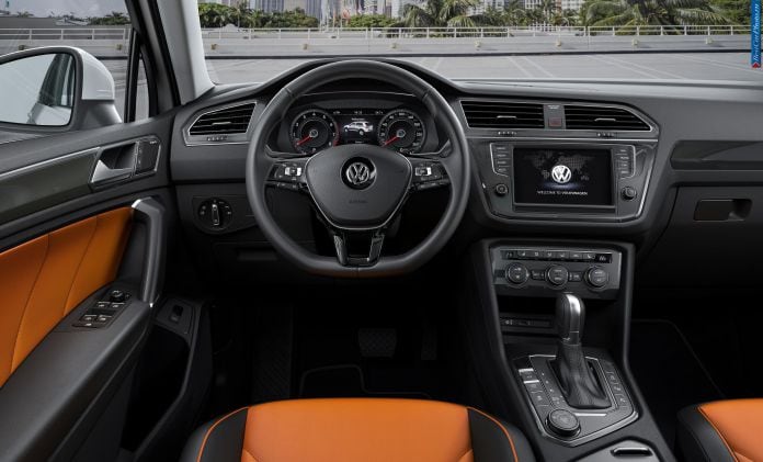 2016 Volkswagen Tiguan - фотография 33 из 46