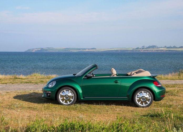 2017 Volkswagen Beetle - фотография 21 из 55