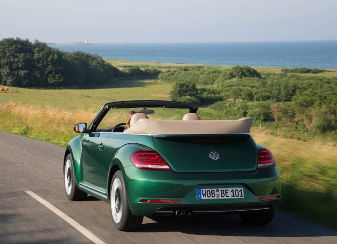 2017 Volkswagen Beetle - фотография 31 из 55