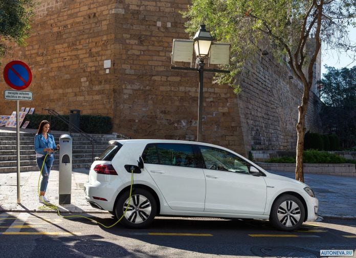 2017 Volkswagen e-Golf - фотография 13 из 44