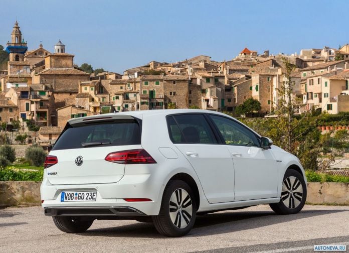 2017 Volkswagen e-Golf - фотография 15 из 44