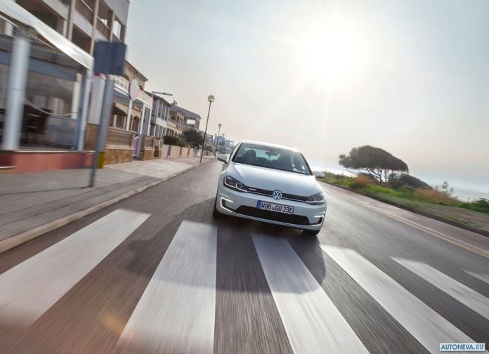 2017 Volkswagen e-Golf - фотография 23 из 44