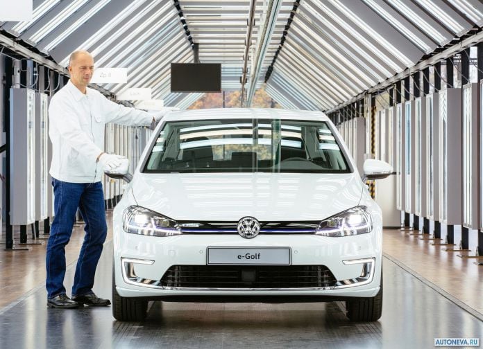 2017 Volkswagen e-Golf - фотография 24 из 44
