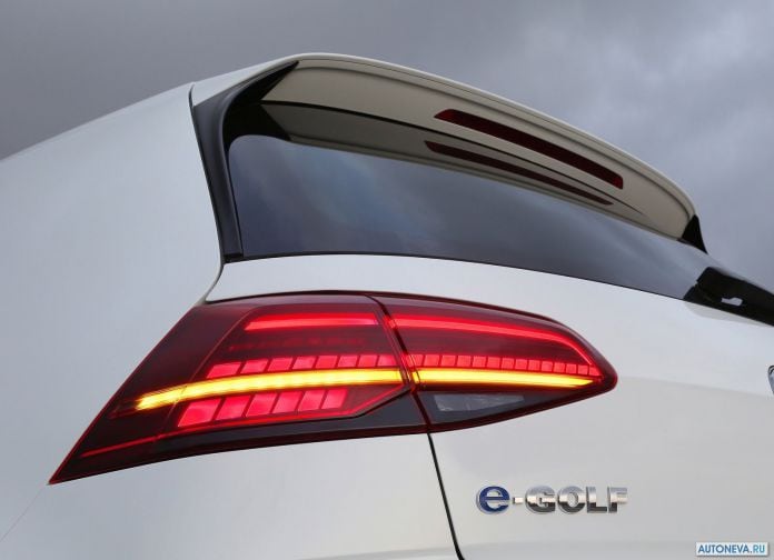 2017 Volkswagen e-Golf - фотография 38 из 44