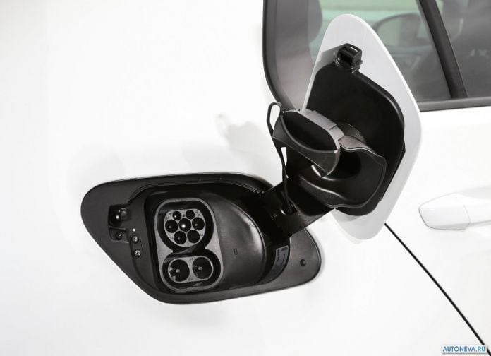 2017 Volkswagen e-Golf - фотография 40 из 44