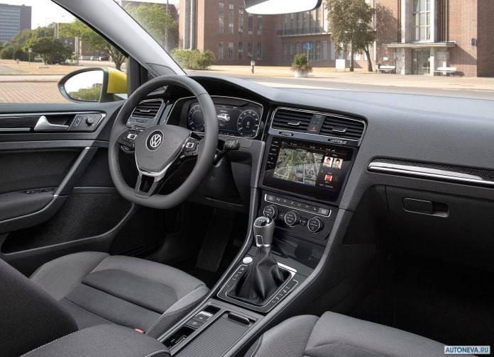 2017 Volkswagen Golf - фотография 52 из 84