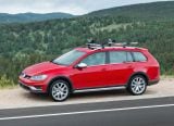 volkswagen_2017_golf_alltrack_010.jpg