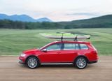 volkswagen_2017_golf_alltrack_024.jpg