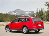volkswagen_2017_golf_alltrack_029.jpg