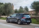 volkswagen_2017_golf_gtd_008.jpg