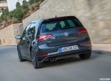 volkswagen_2017_golf_gtd_010.jpg
