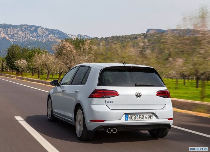2017 Volkswagen Golf GTE - фотография 10 из 28