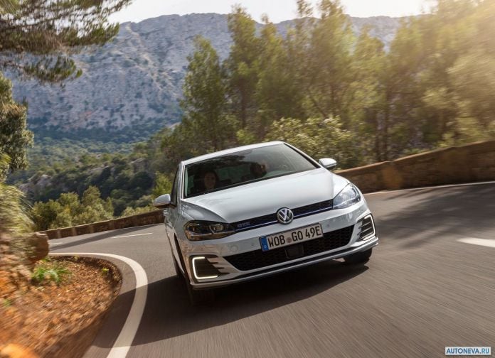 2017 Volkswagen Golf GTE - фотография 15 из 28