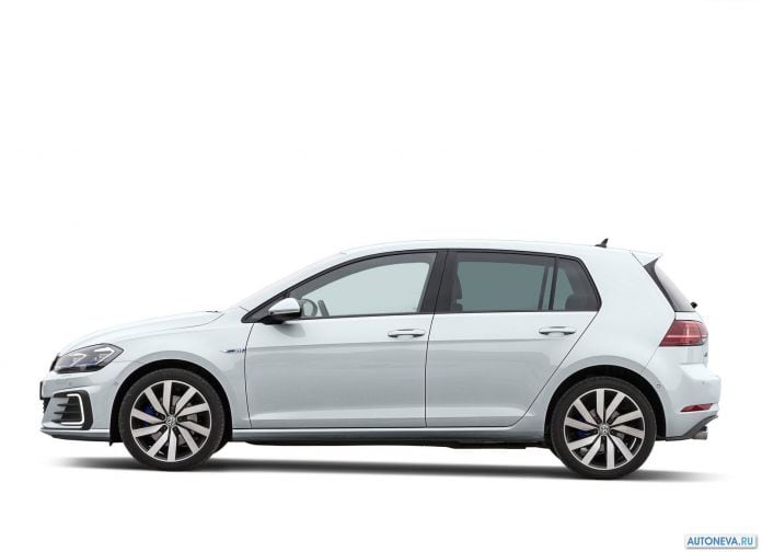 2017 Volkswagen Golf GTE - фотография 18 из 28