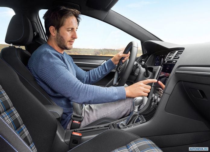 2017 Volkswagen Golf GTE - фотография 21 из 28