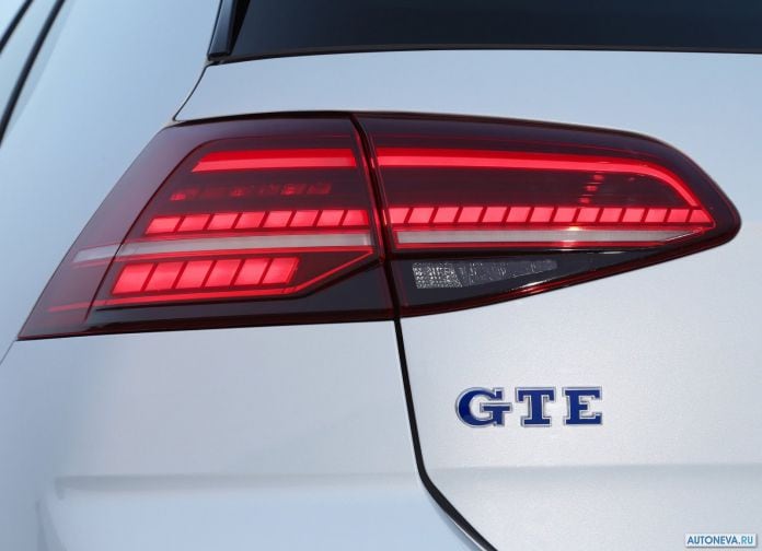 2017 Volkswagen Golf GTE - фотография 25 из 28