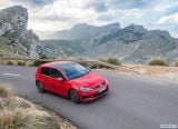volkswagen_2017_golf_gti_011.jpg