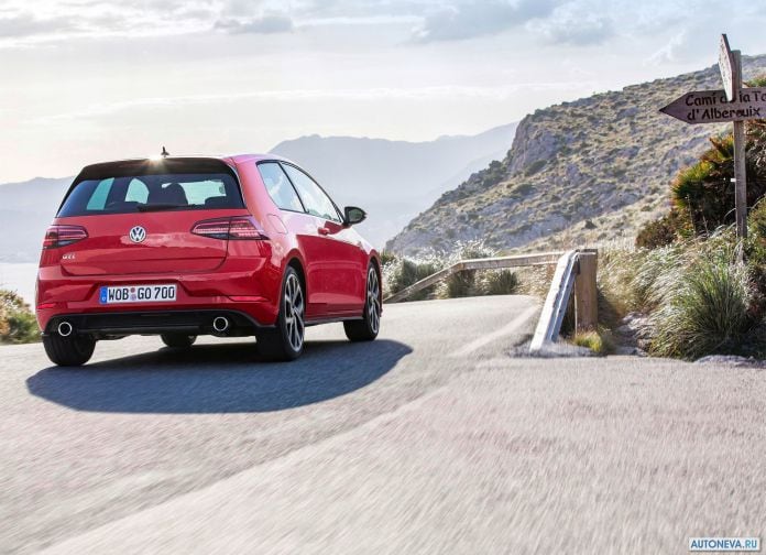 2017 Volkswagen Golf GTI - фотография 24 из 43