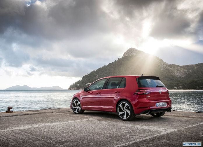 2017 Volkswagen Golf GTI - фотография 25 из 43