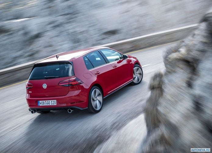 2017 Volkswagen Golf GTI - фотография 26 из 43