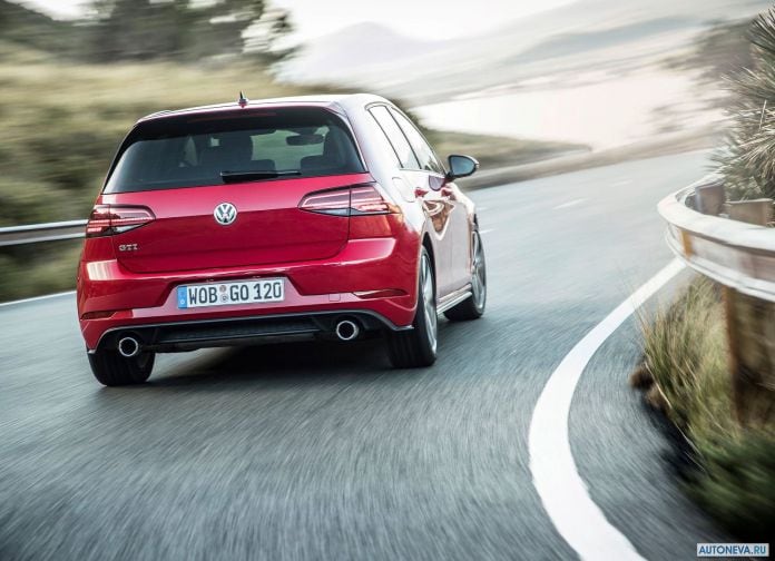 2017 Volkswagen Golf GTI - фотография 28 из 43