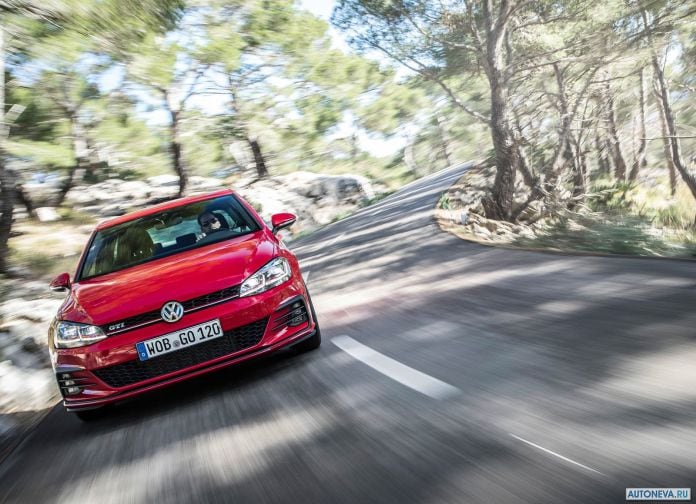 2017 Volkswagen Golf GTI - фотография 31 из 43