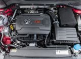 volkswagen_2017_golf_gti_044.jpg