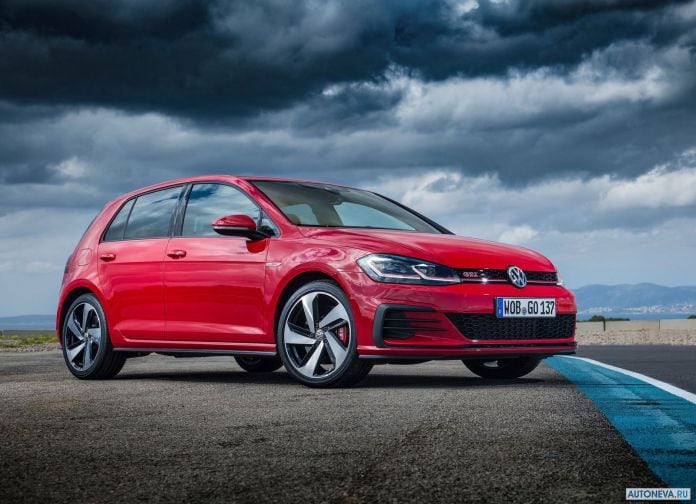 2017 Volkswagen Golf GTI Performance - фотография 2 из 38