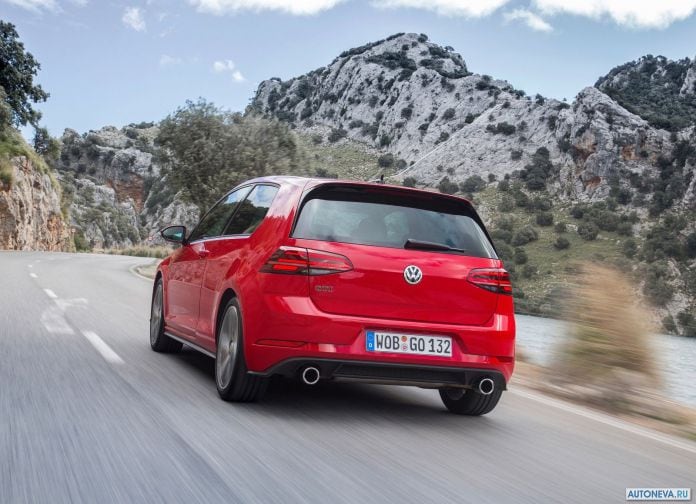 2017 Volkswagen Golf GTI Performance - фотография 24 из 38