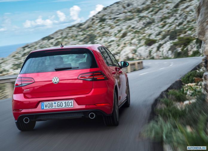 2017 Volkswagen Golf GTI Performance - фотография 25 из 38