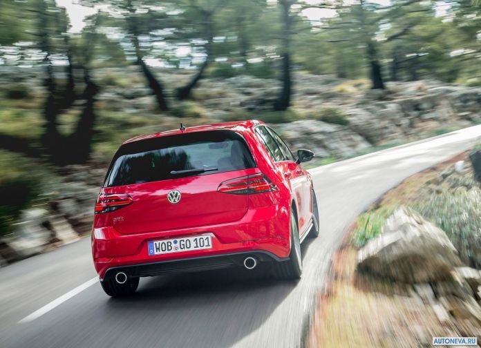 2017 Volkswagen Golf GTI Performance - фотография 26 из 38