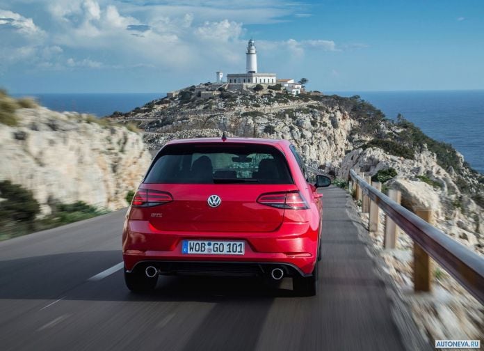 2017 Volkswagen Golf GTI Performance - фотография 27 из 38