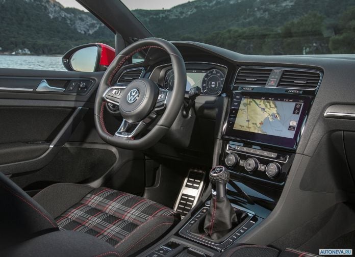2017 Volkswagen Golf GTI Performance - фотография 28 из 38