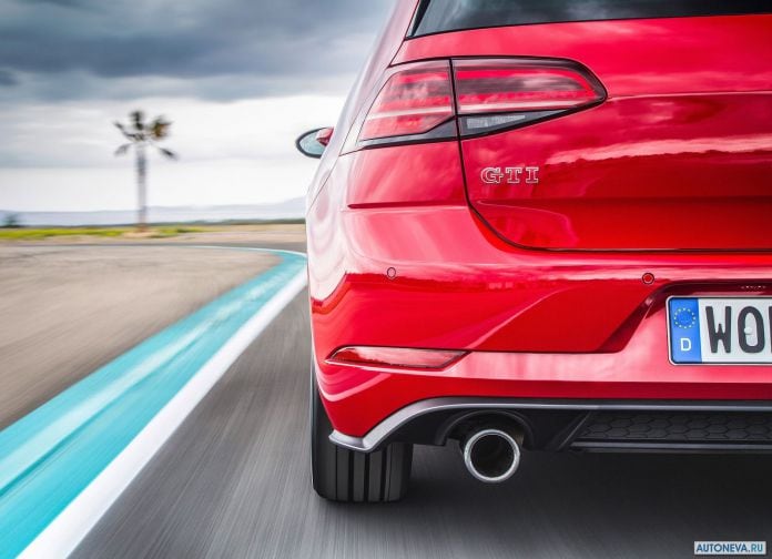 2017 Volkswagen Golf GTI Performance - фотография 31 из 38