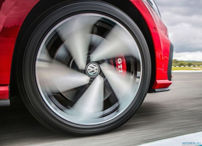2017 Volkswagen Golf GTI Performance - фотография 34 из 38