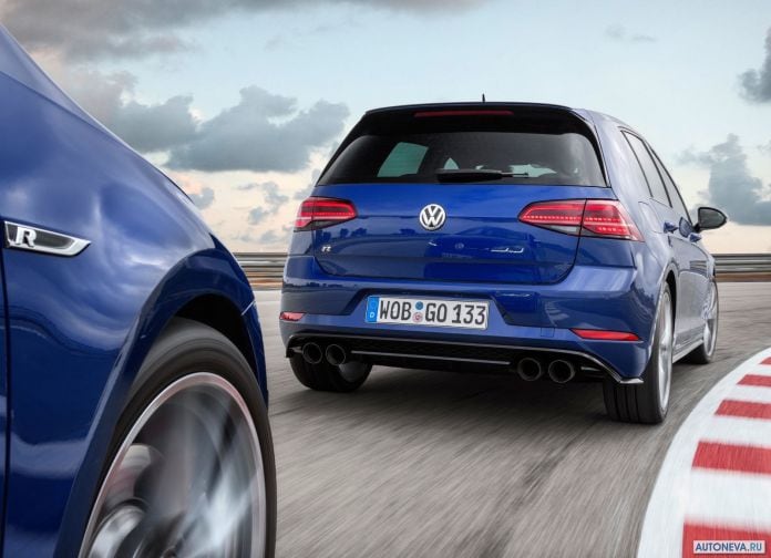2017 Volkswagen Golf R - фотография 11 из 24