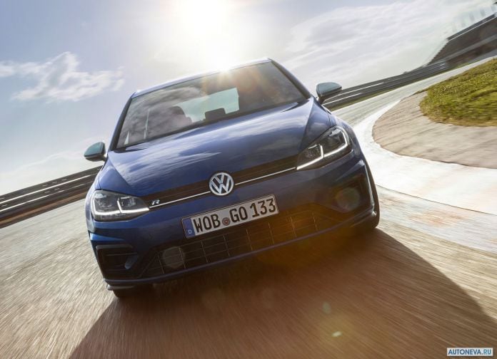 2017 Volkswagen Golf R - фотография 13 из 24