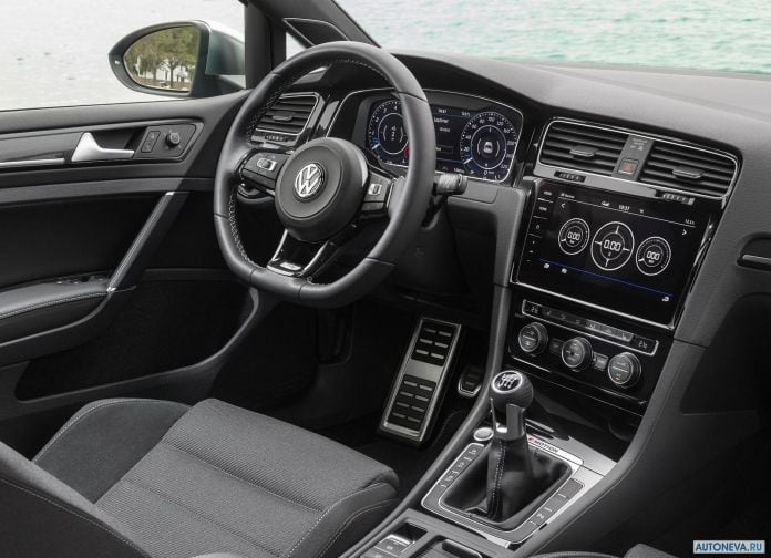 2017 Volkswagen Golf R - фотография 21 из 24