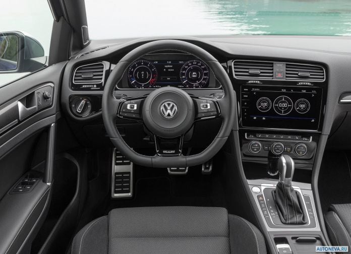 2017 Volkswagen Golf R Variant - фотография 14 из 15